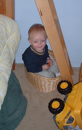 Little Man in a Basket.jpg 21.0K
